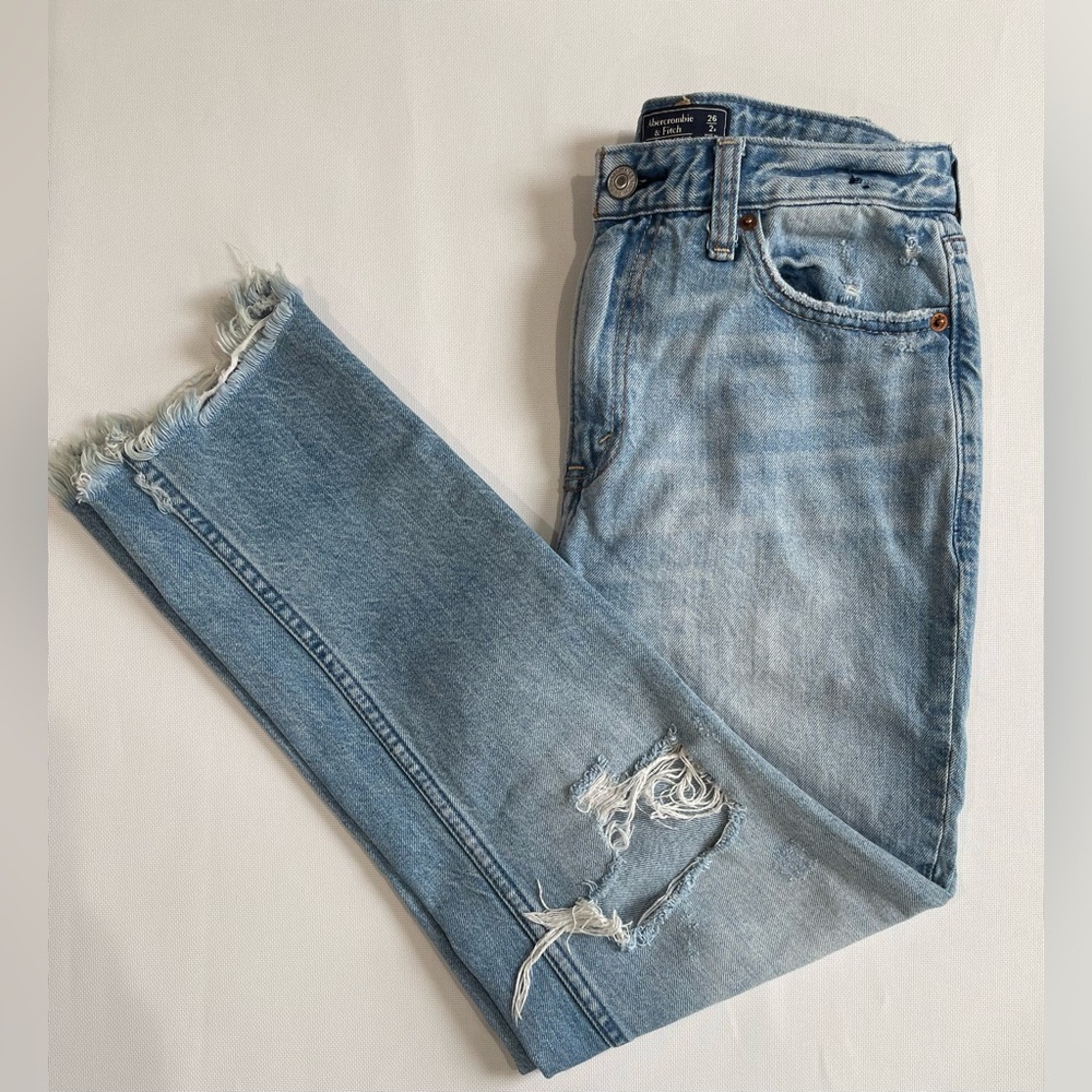 Abercrombie & Fitch Light Blue Distressed Jeans Size 26/2